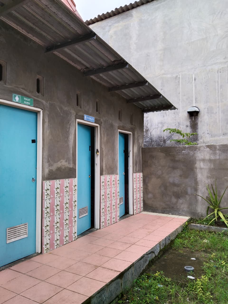 Toilet guru dan anak - Foto 1